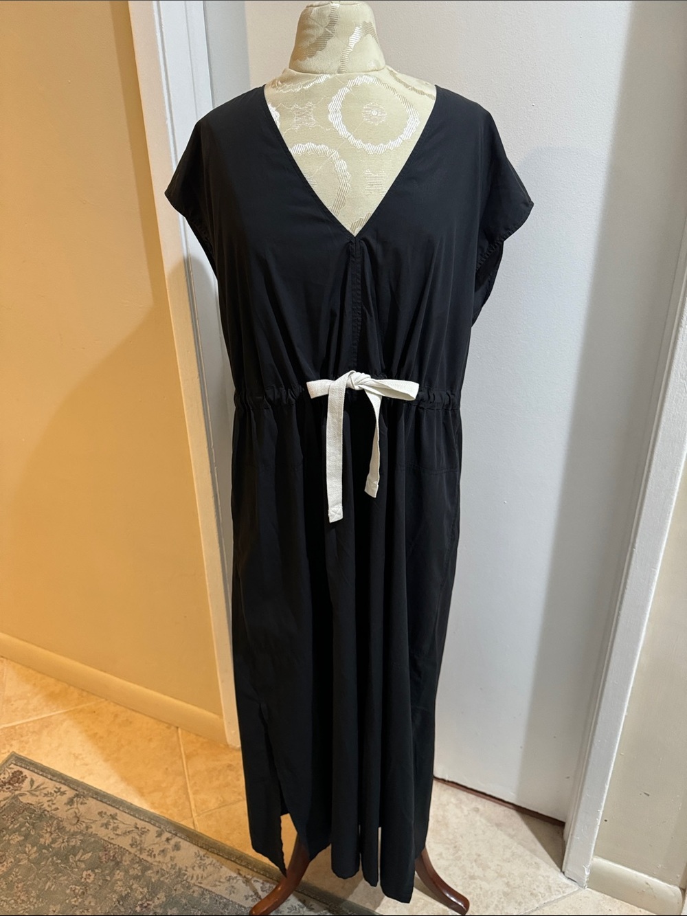 Lee Matthews Cotton Black Cinch Tie Waist Large Pockets Pull On Oversized Dress